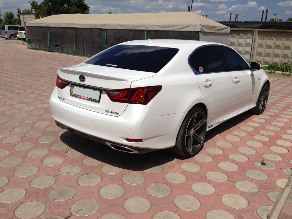 ставимо накладку заднього бампера від 350 Fsport 5