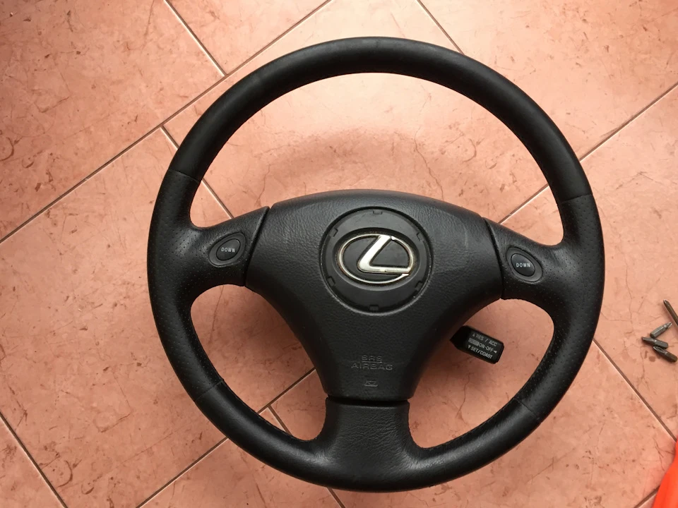Реставрація значка на airbag, перешивши керма та ручки акпп
