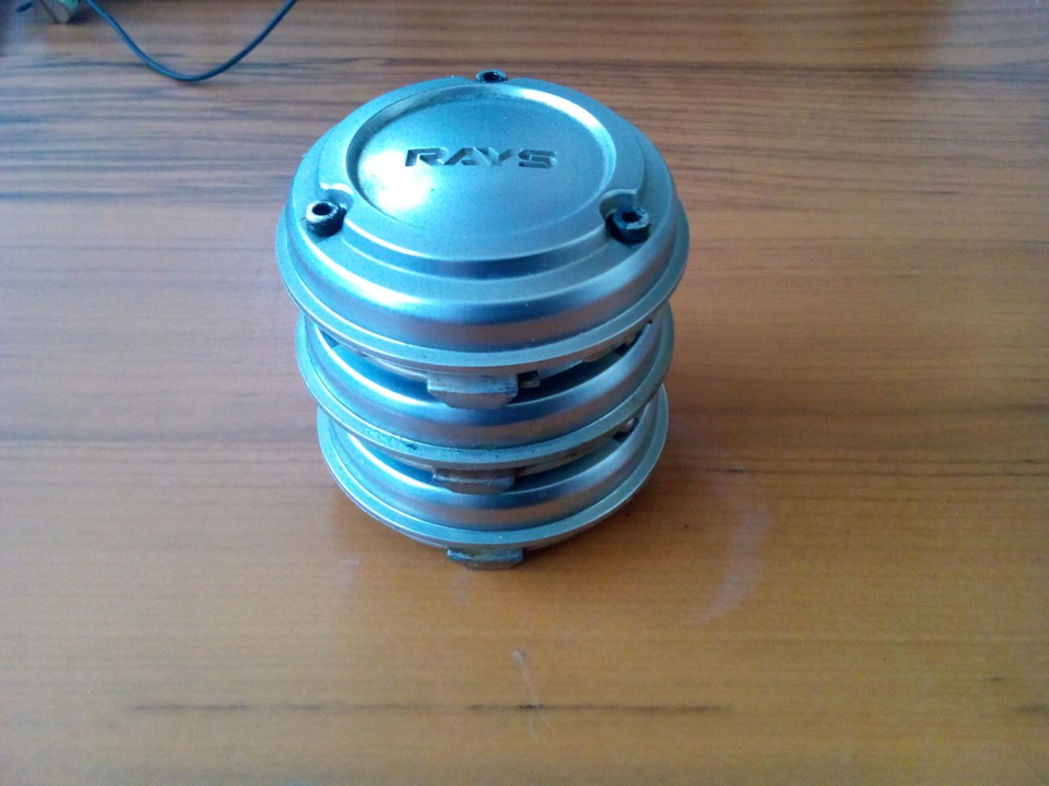 38. Ковпачки від дисків Rays. 2
