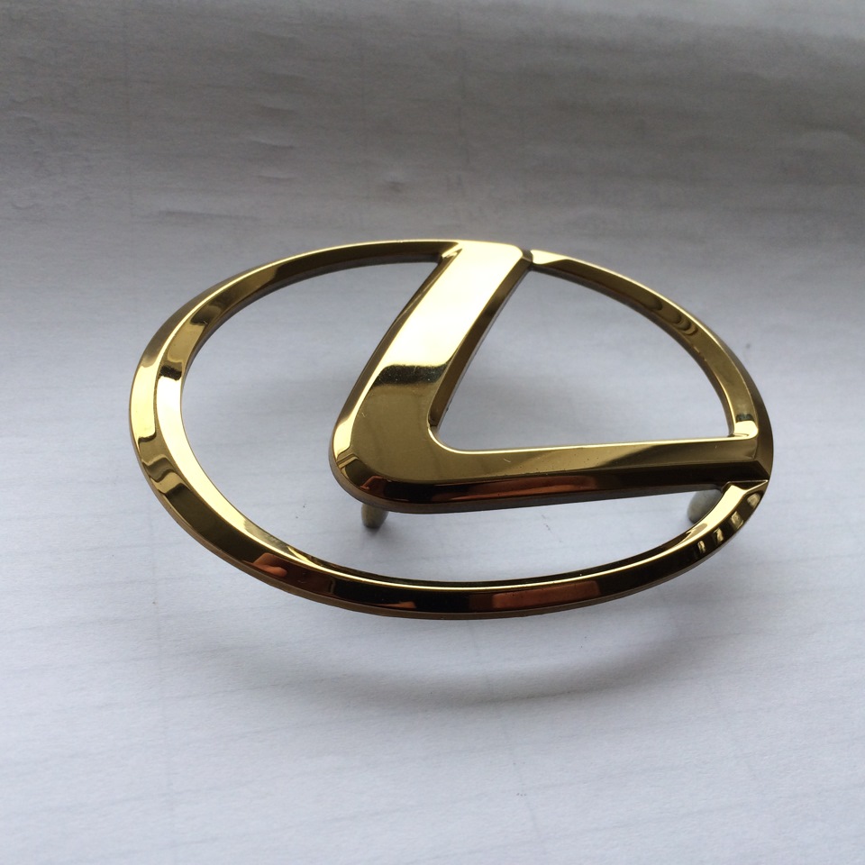 52. Золота емблема Lexus. 2