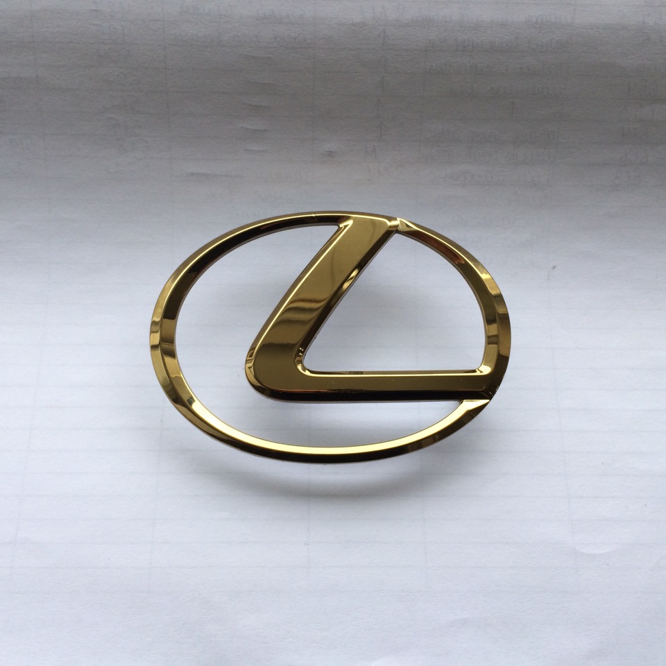 52. Золота емблема Lexus. 1