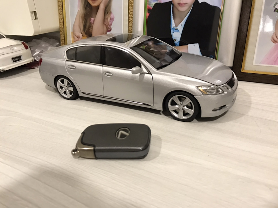 Lexus GS 1:18 1