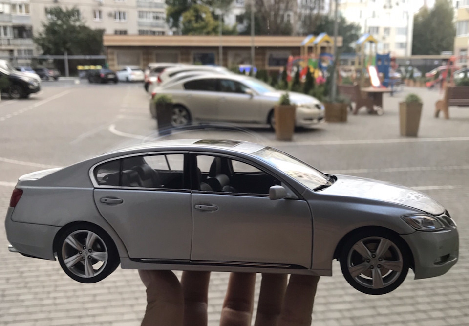 Lexus GS 1:18 2