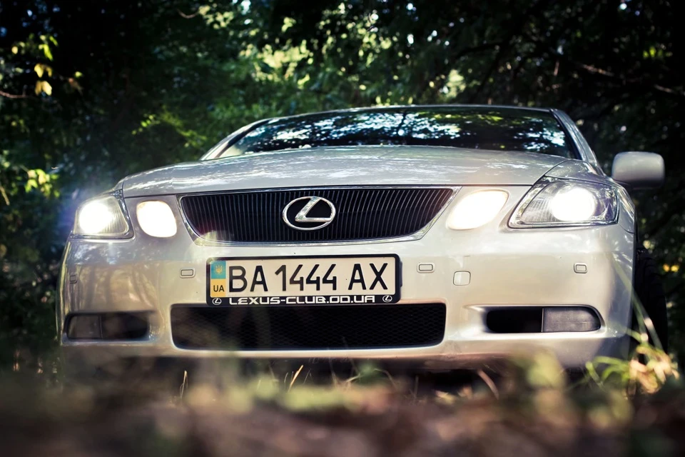 Lexus на природі
