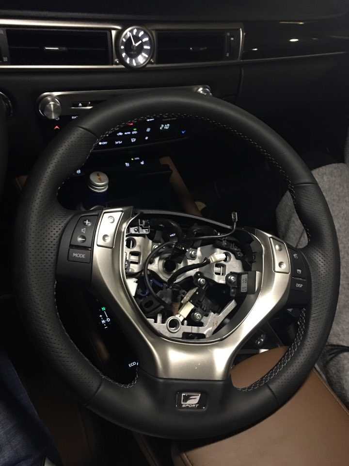 F-Sport`ізатиція салону (2/4) 2