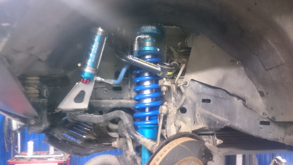 Передні стійки King та гума cooper stt 285/70r17 } 2