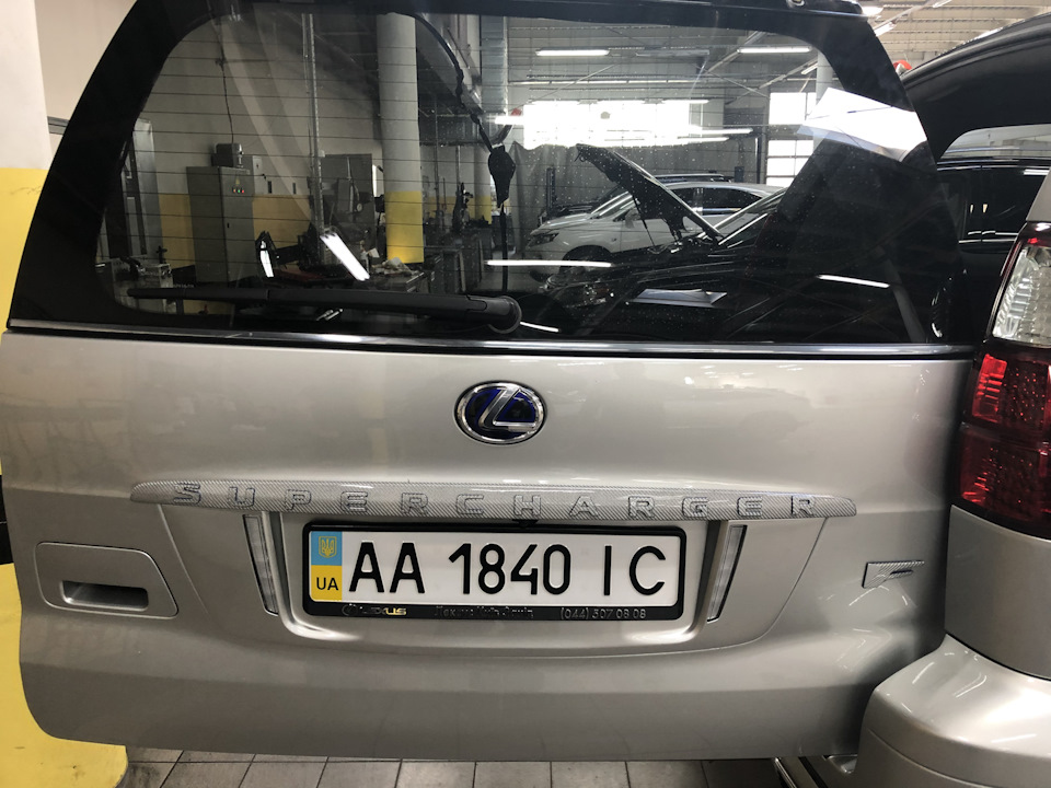 Поставили подіум під номер від LX570 superior 1