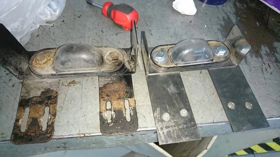 Замінили конструкцію підсвічування на днище