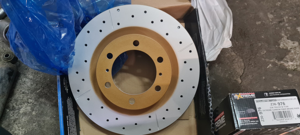 Передні диски DBA та колодки кераміка Power Stop Z36 4