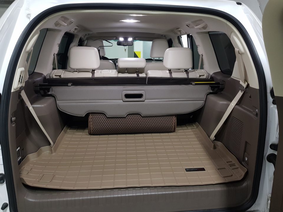 Килимок в багажник Weathertech 1