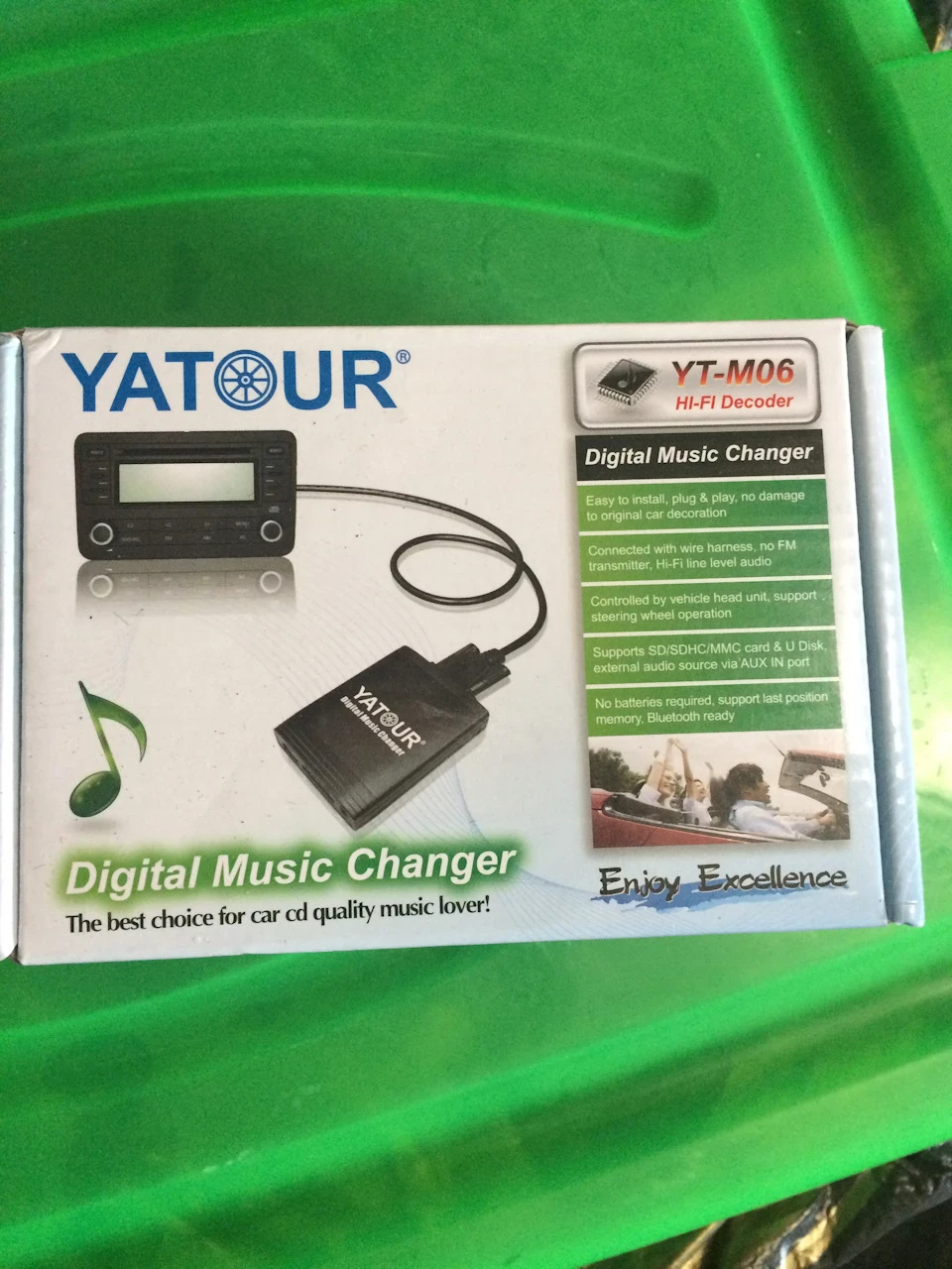 Yatour у Лесі під ялинку