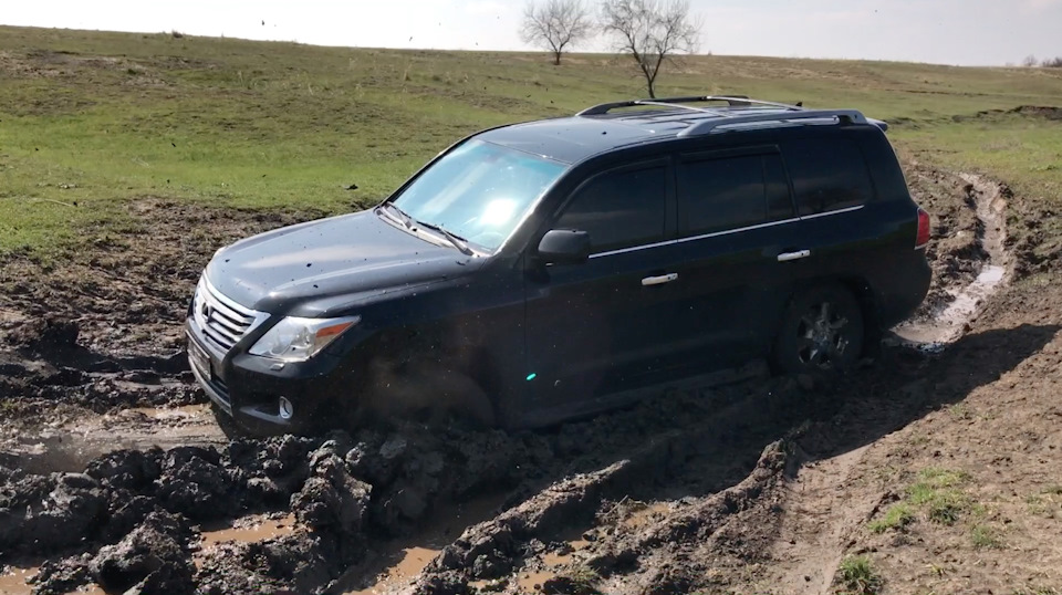 Lexus LX 570 vs GX 460 на бездоріжжі. 1