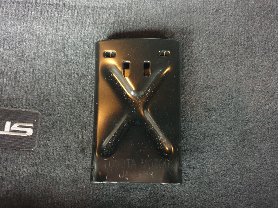 Оригінальні аксесуари Lexus: оригінальна аптечка Lexus та противідкатний пристрій Toyota (черевики) 5
