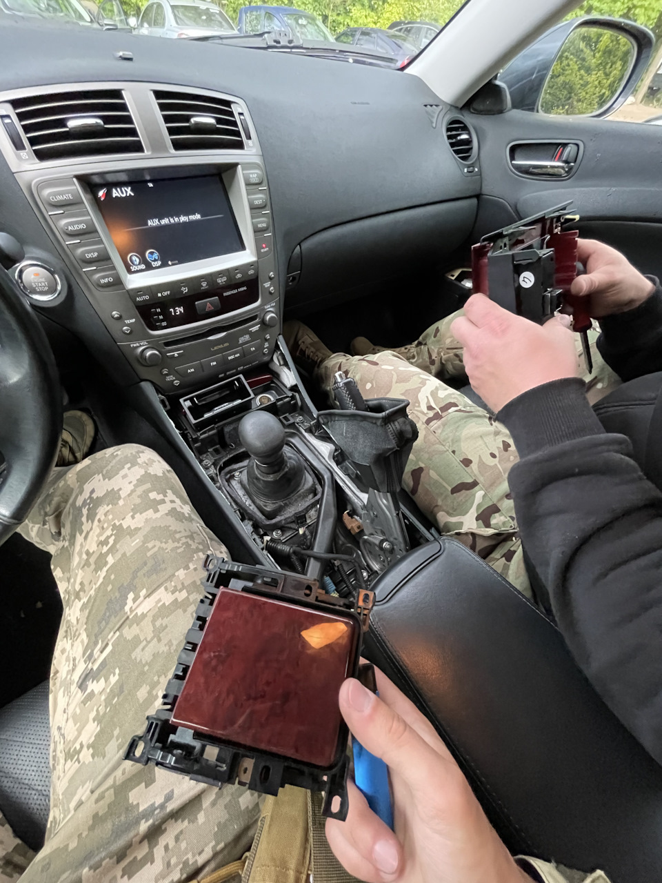 Переклеювання елементів салону Lexus IS(2) 1