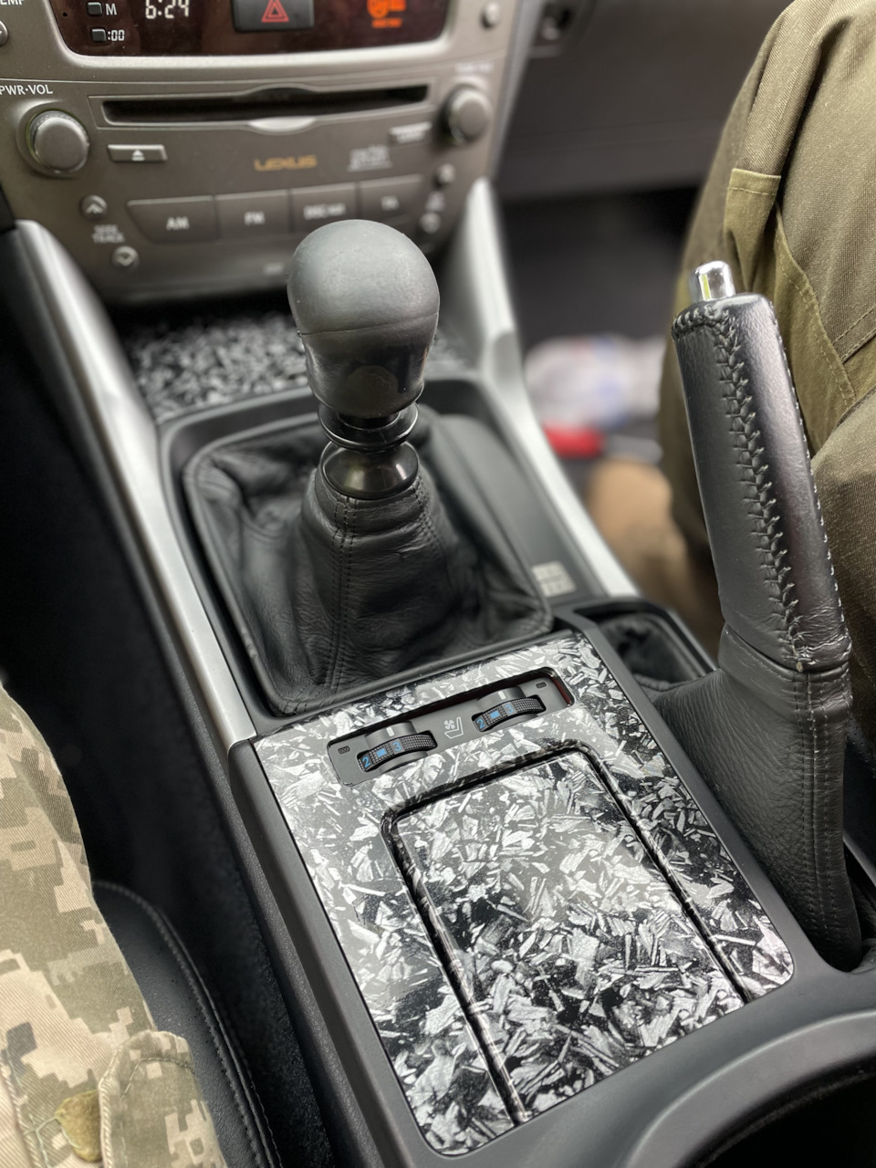 Переклеювання елементів салону Lexus IS(2) 4