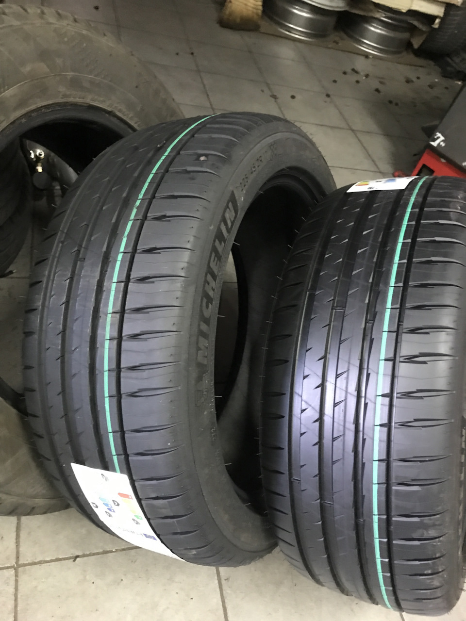 Michelin Pilot Sport 4 225/45/17 - передня вісь 2