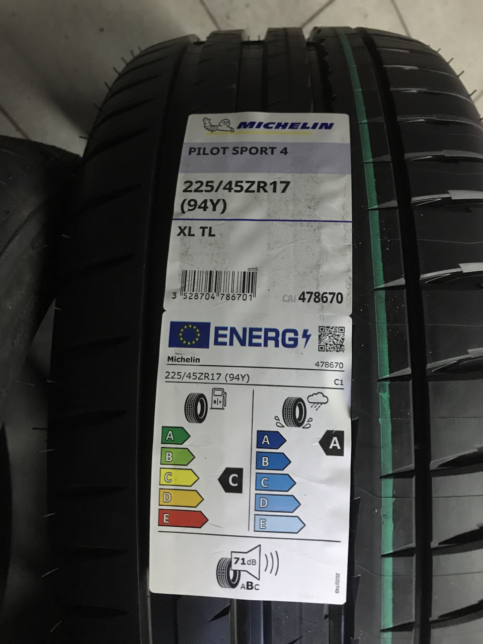 Michelin Pilot Sport 4 225/45/17 - передня вісь 3