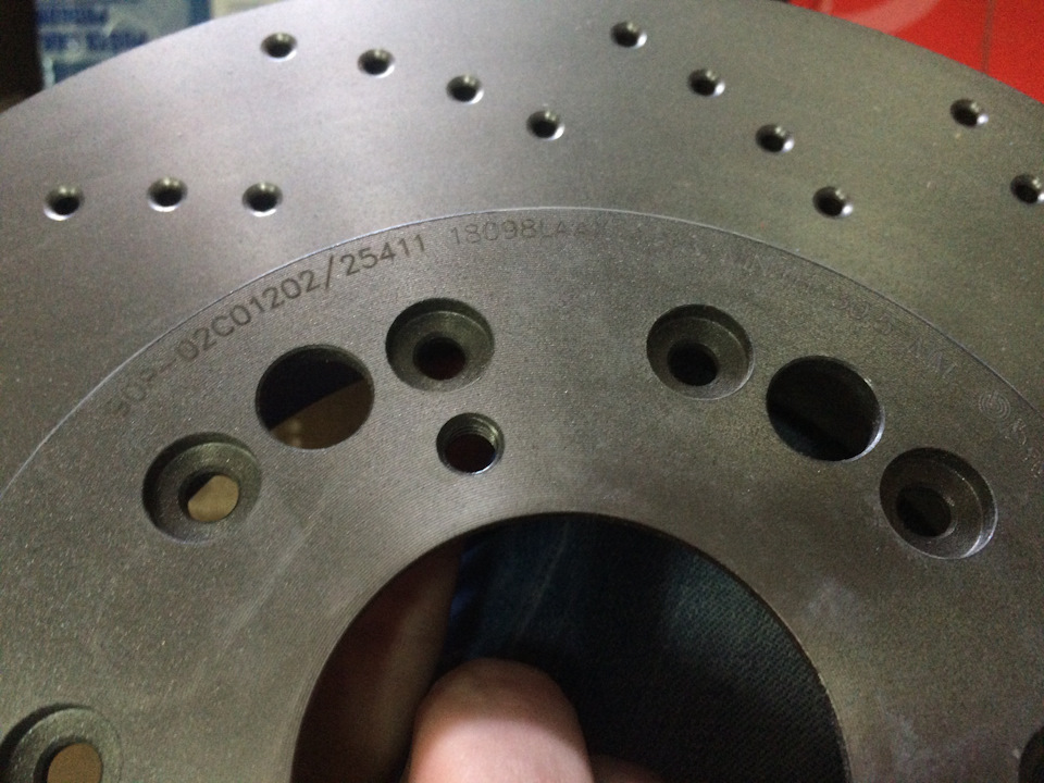 Передні перфоровані гальмівні диски Brembo Xtra-Line + Brembo колодки + літня гума і кришка радіатора 5