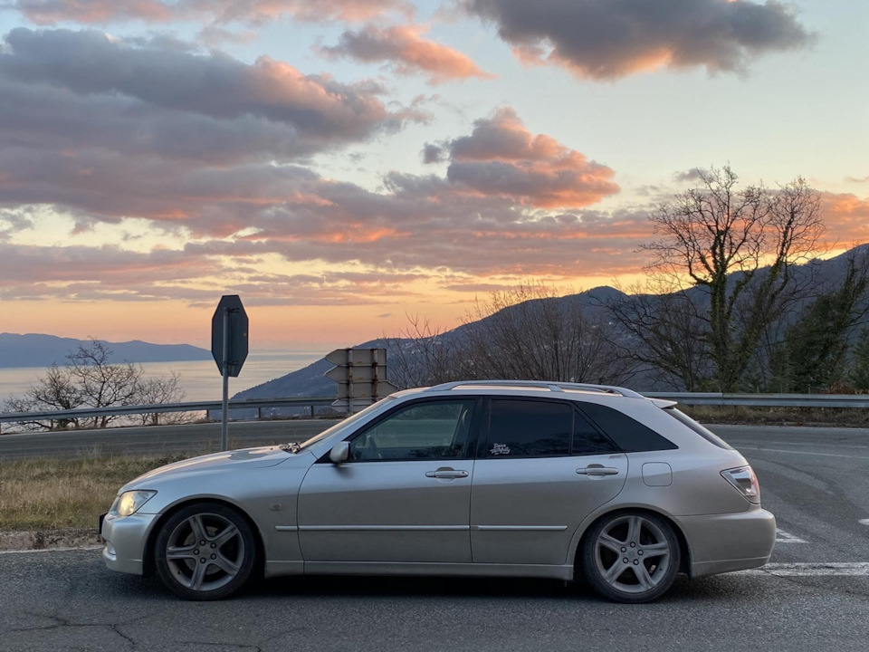 щітки Bosh AeroTwin AR728S + TRD oil filter 4
