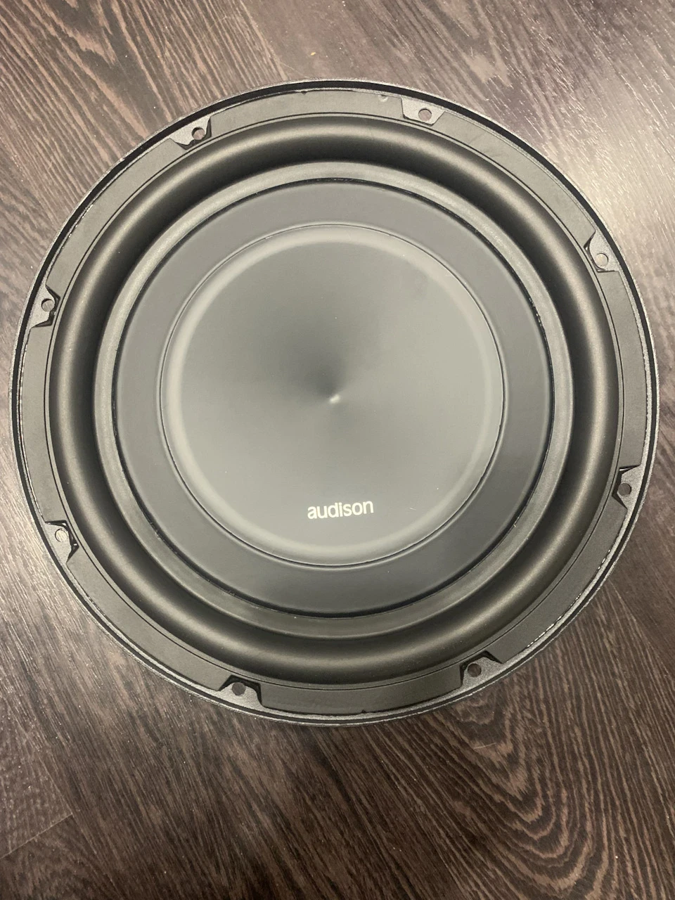 З нагоди придбано саб Audison APS 10 S4S