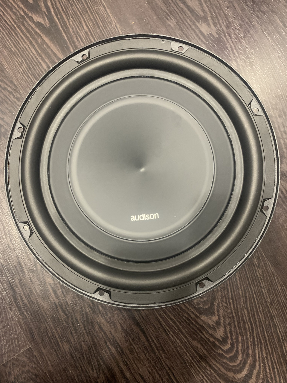 З нагоди придбано саб Audison APS 10 S4S 1