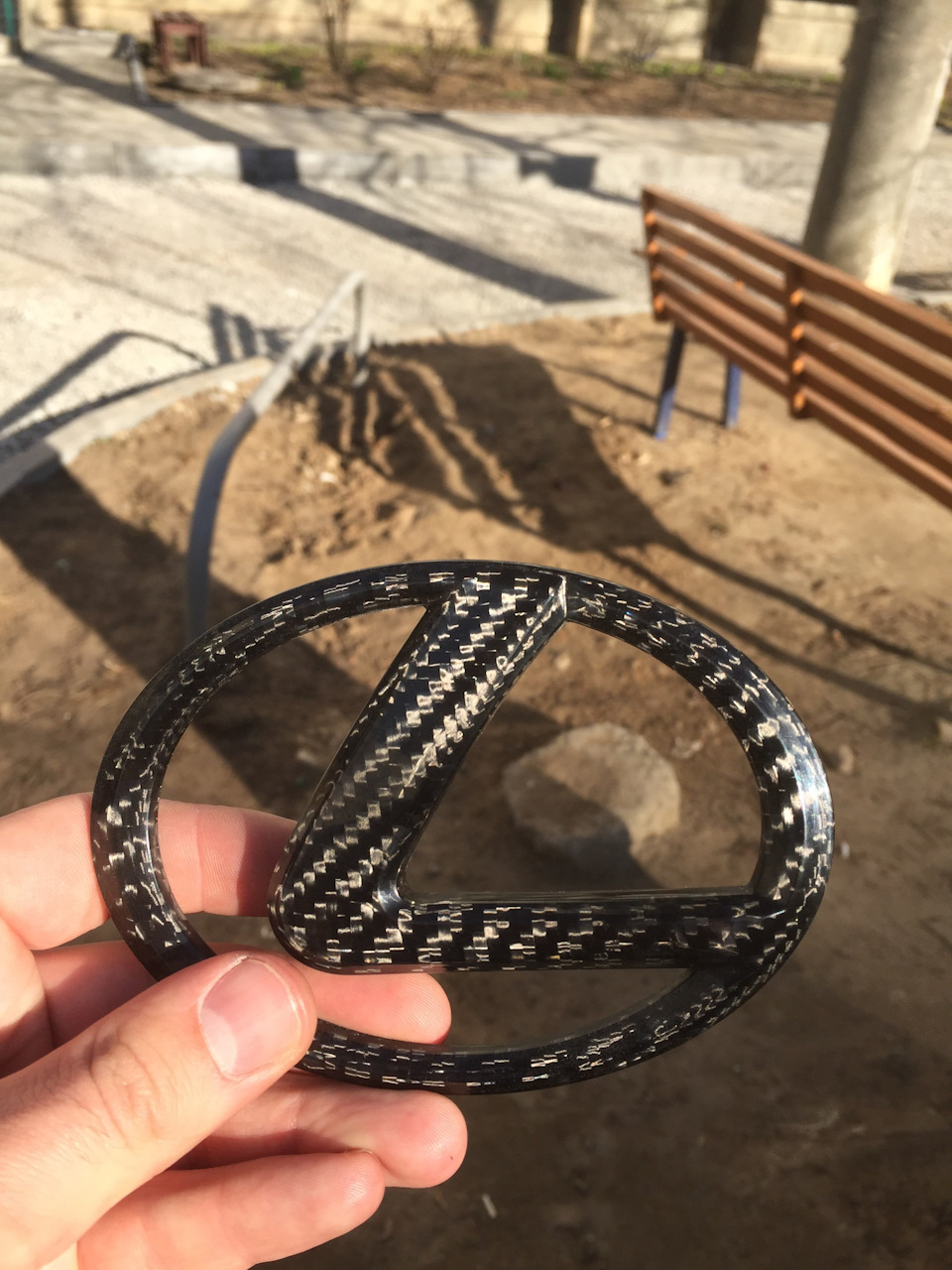 Значок Lexus Carbon 4