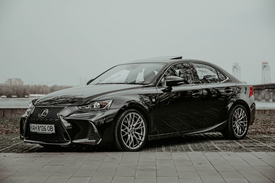 Весняний Lexus 1