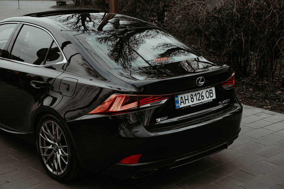 Весняний Lexus 3