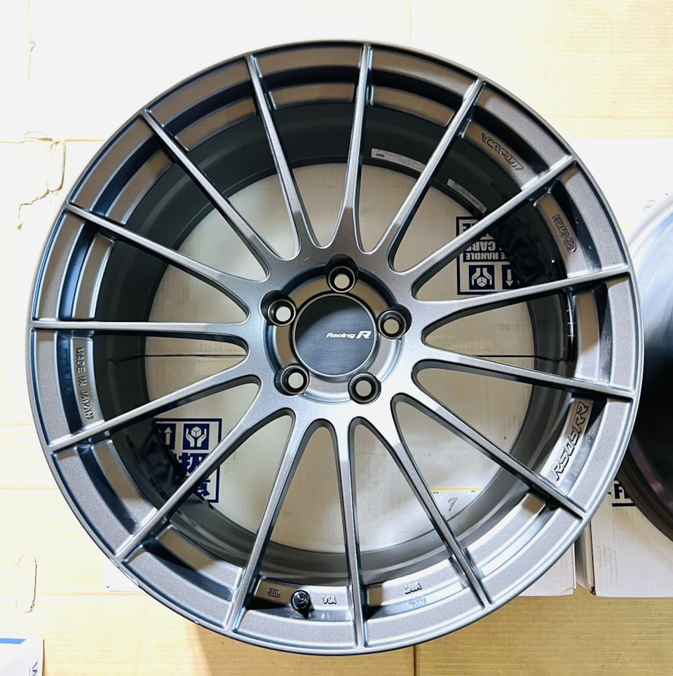 Enkei RS05RR 2