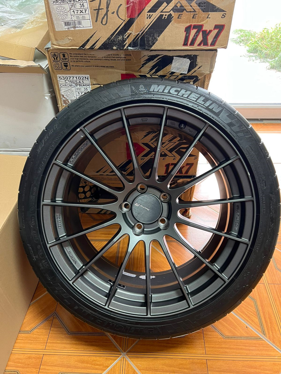 Продам Michelin Pilot Super Sport R19 1
