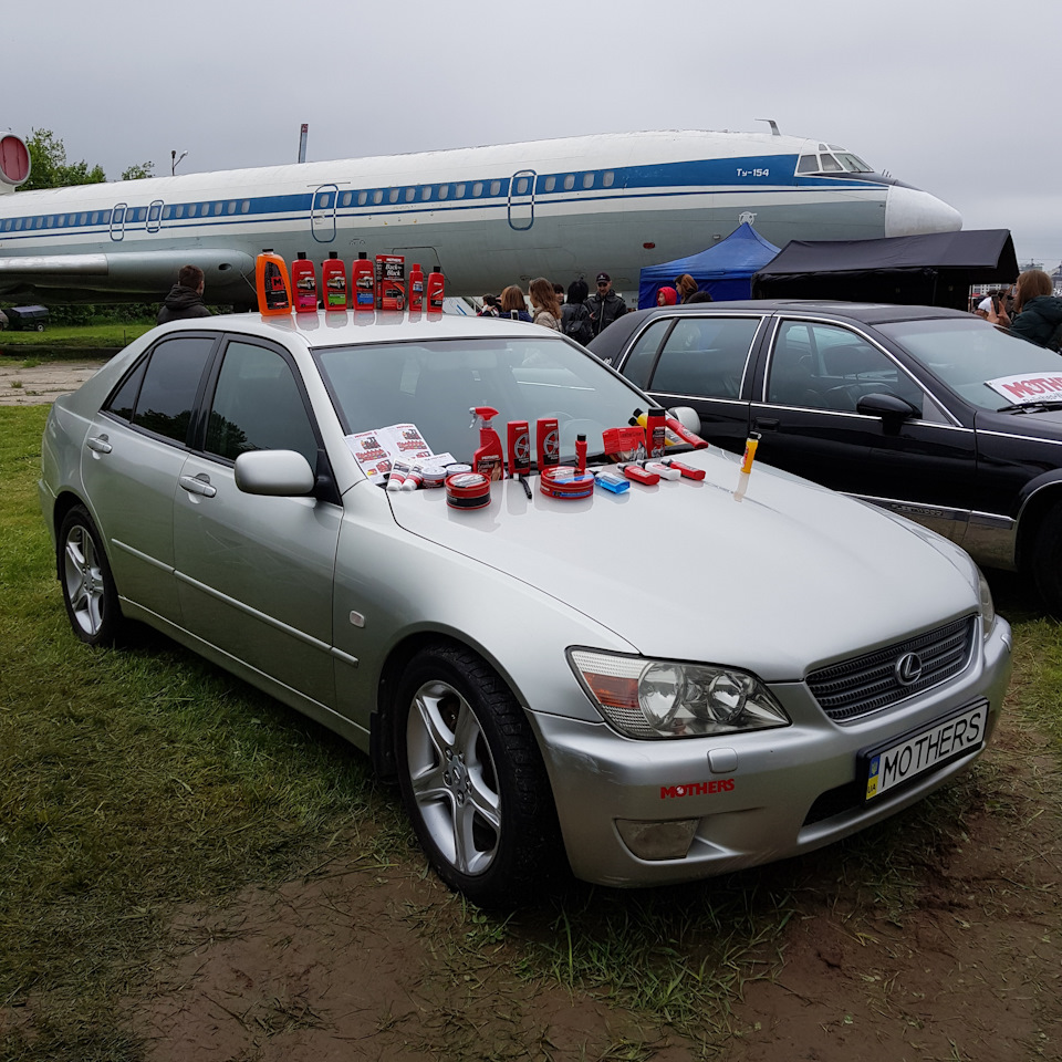 Lexus IS200 на Old Car Land 1
