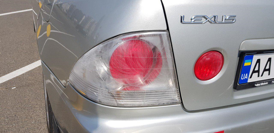 Полірування заднього ліхтаря за допомогою MOTHERS PowerPlastic 4Lights 4