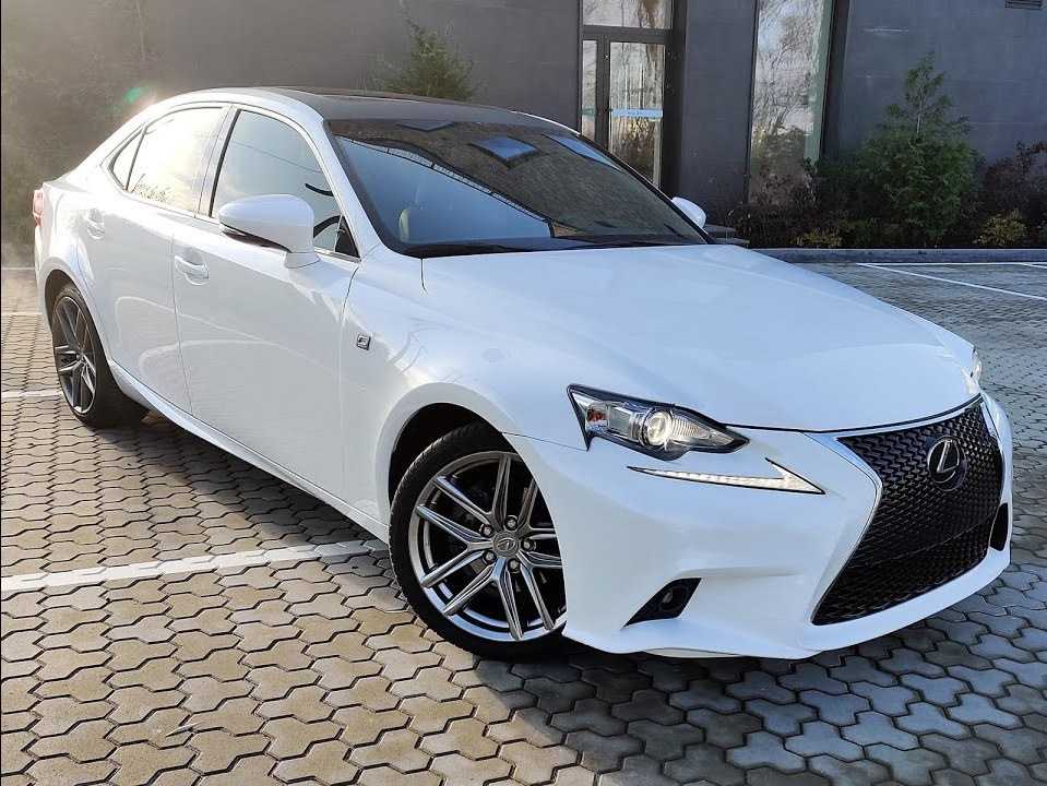 Чи потрібні IS F-sport протитуманки? 3