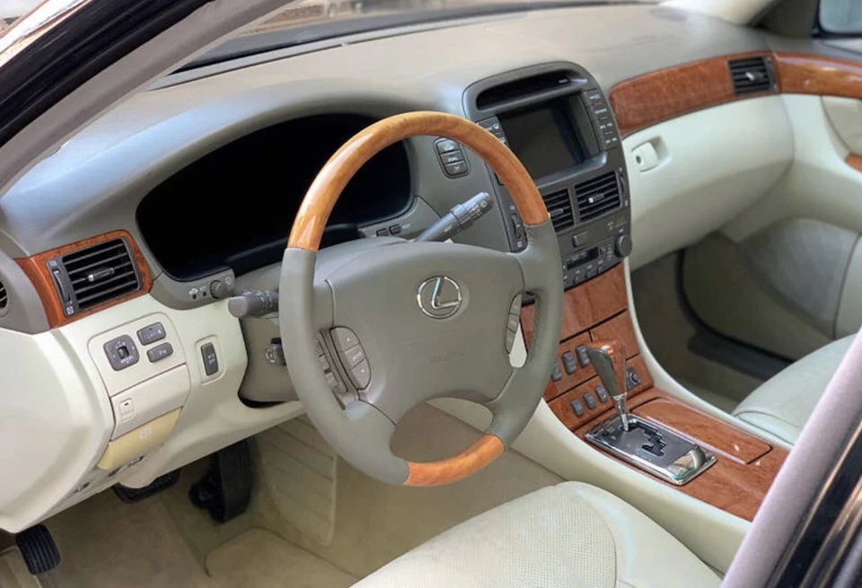 Оригінальні тканинні килими Lexus