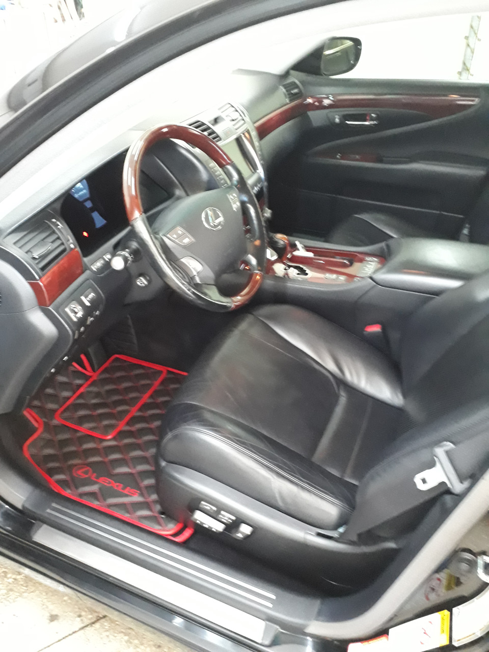Прикупив Luxury килими... 1