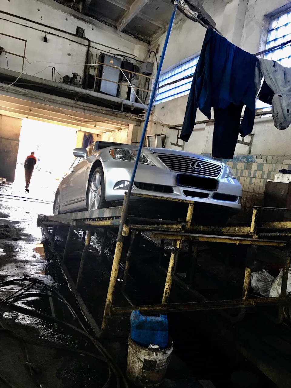 Мийка днища LEXUS LS
