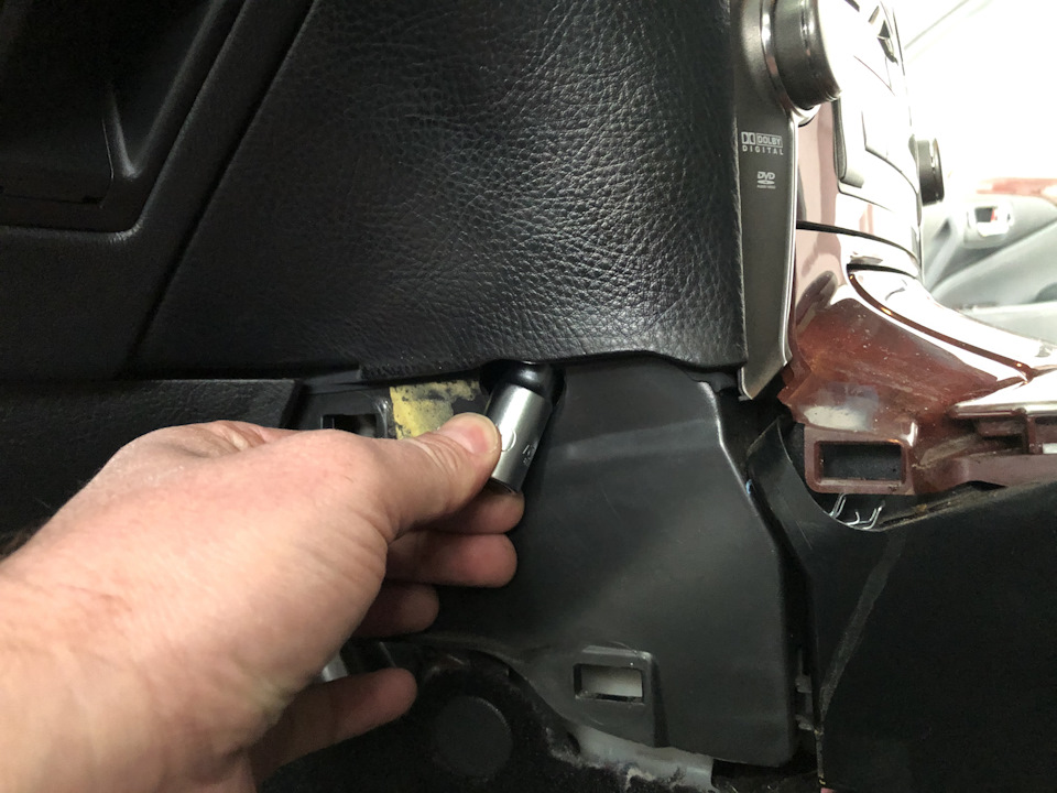 Установка Yatour aux usb sd 3