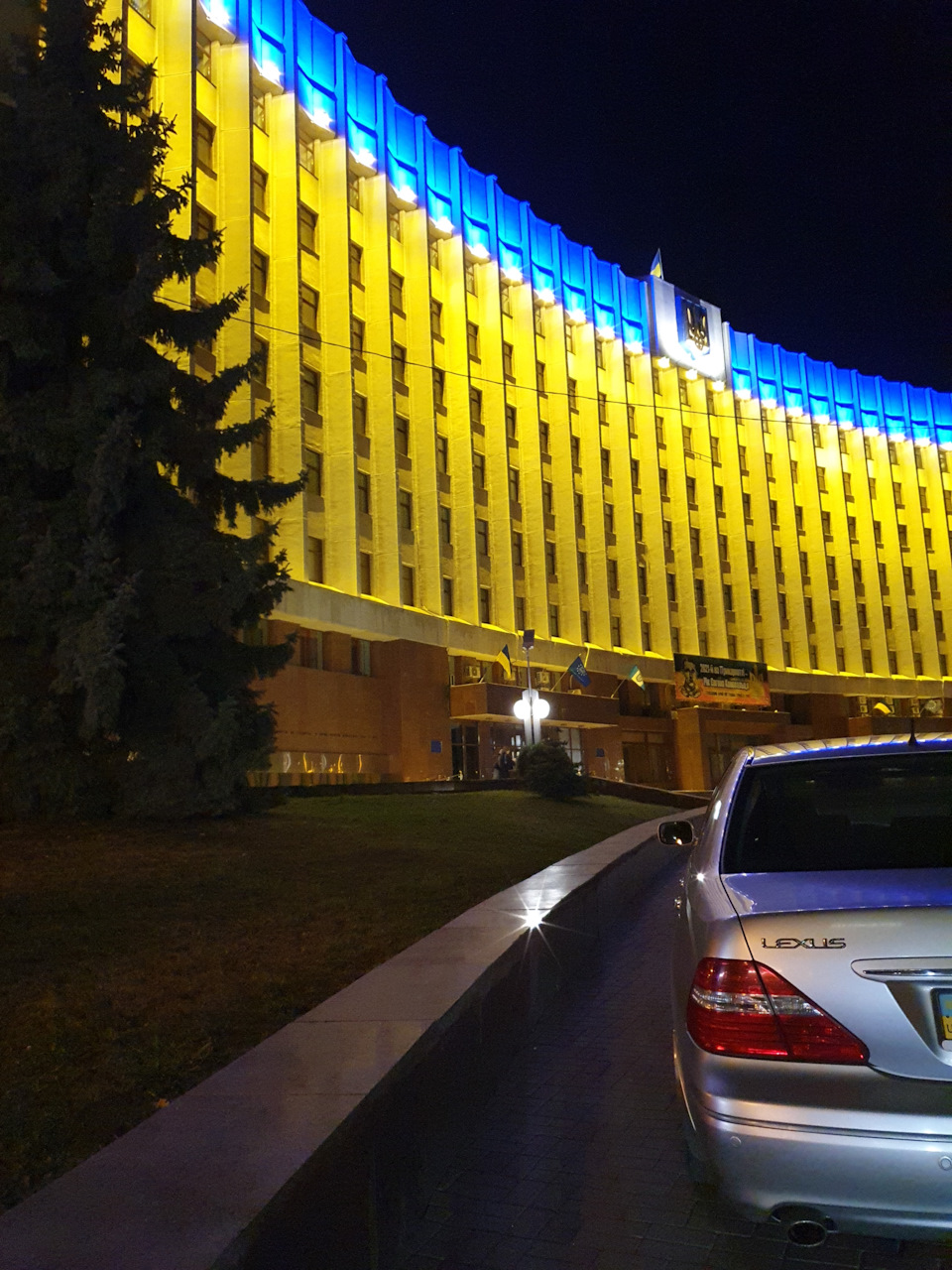 Перший місяць LS 4