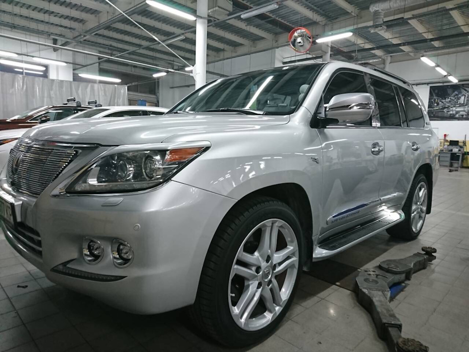 Замінили кришки дзеркал від LX 570 superior 2017 4
