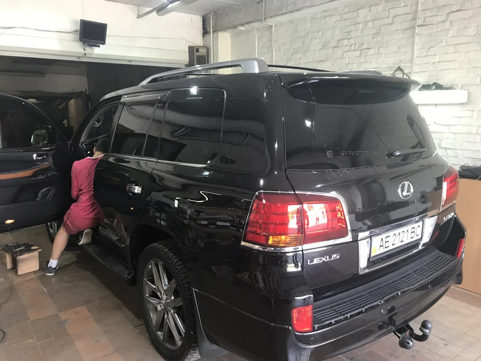 Нарешті прийшли задні стопи