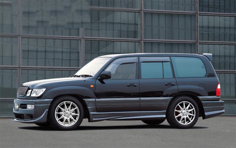 Багато небагато тюнінгу на Lexus LX470 1