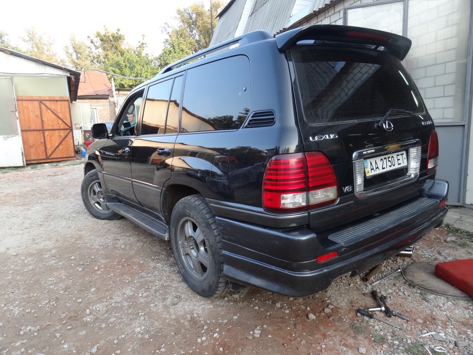 Багато небагато тюнінгу на Lexus LX470 5