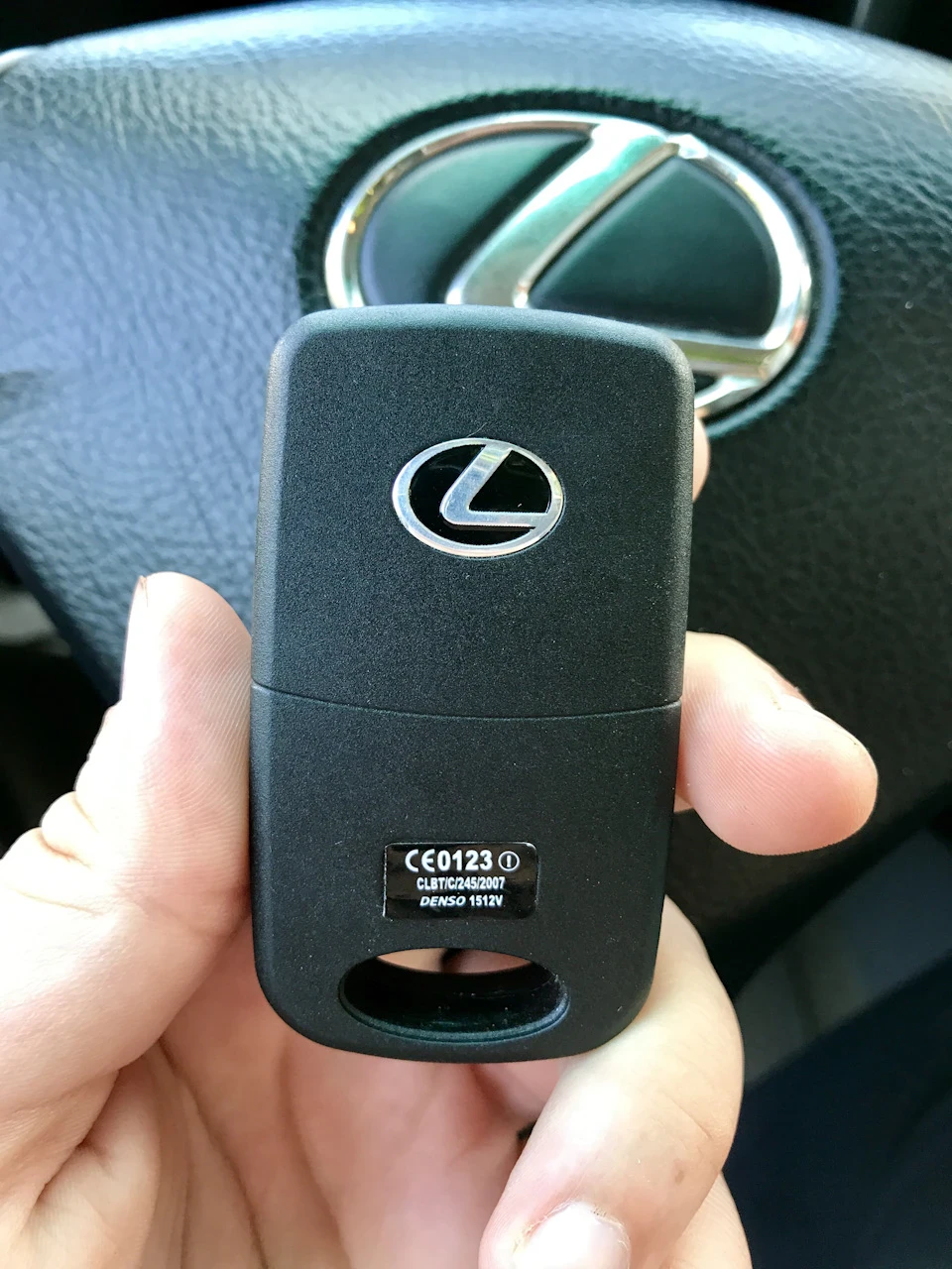 Викидний ключ Lexus