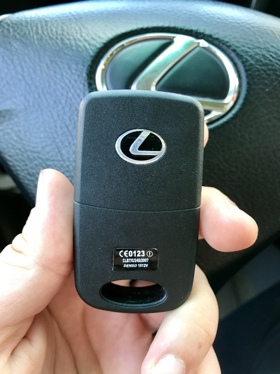 Викидний ключ Lexus 1