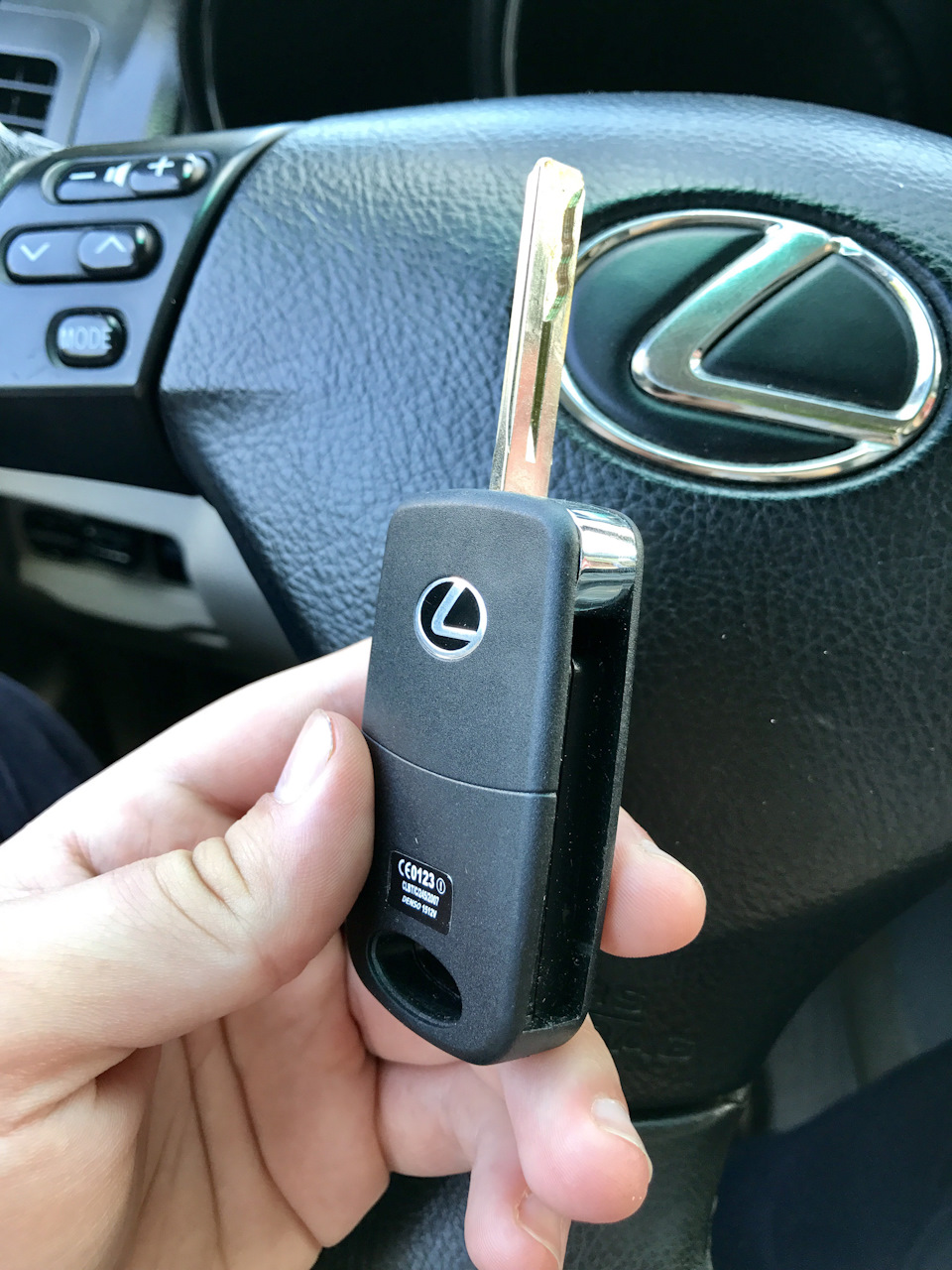 Викидний ключ Lexus 3