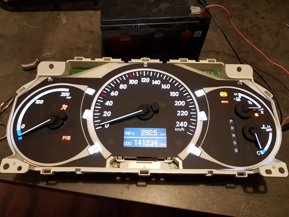 Шкала приладів і ML/h у KM/h, f° у с° 4
