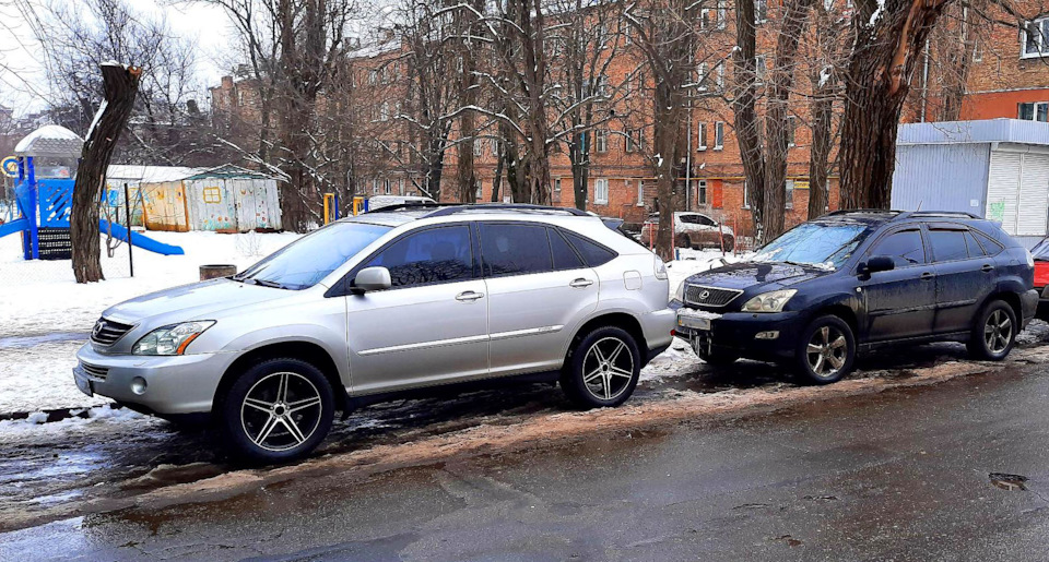 Два однакові авто 1
