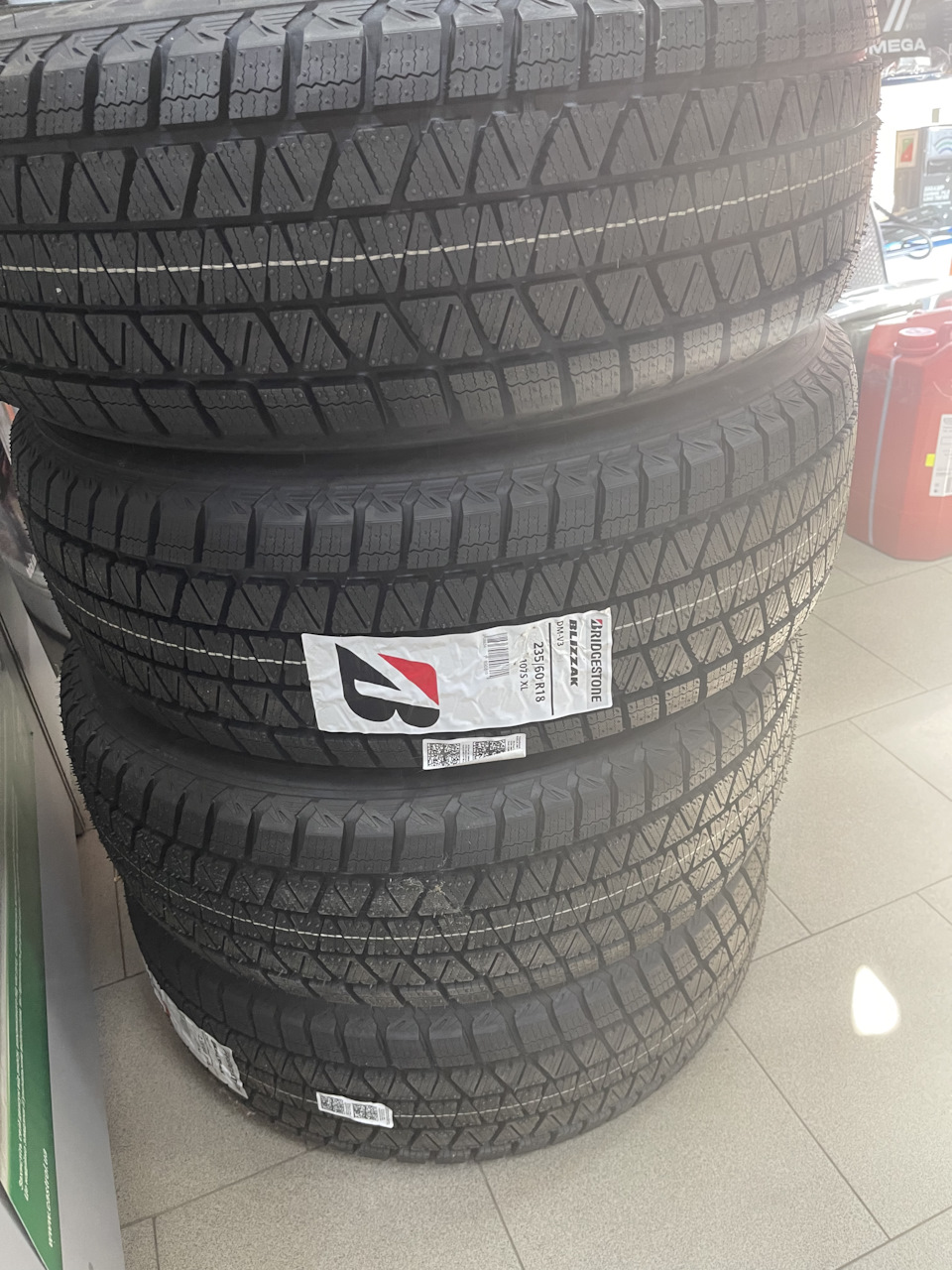 Bridgestone Blizzak DM-V3 235/60/18 1