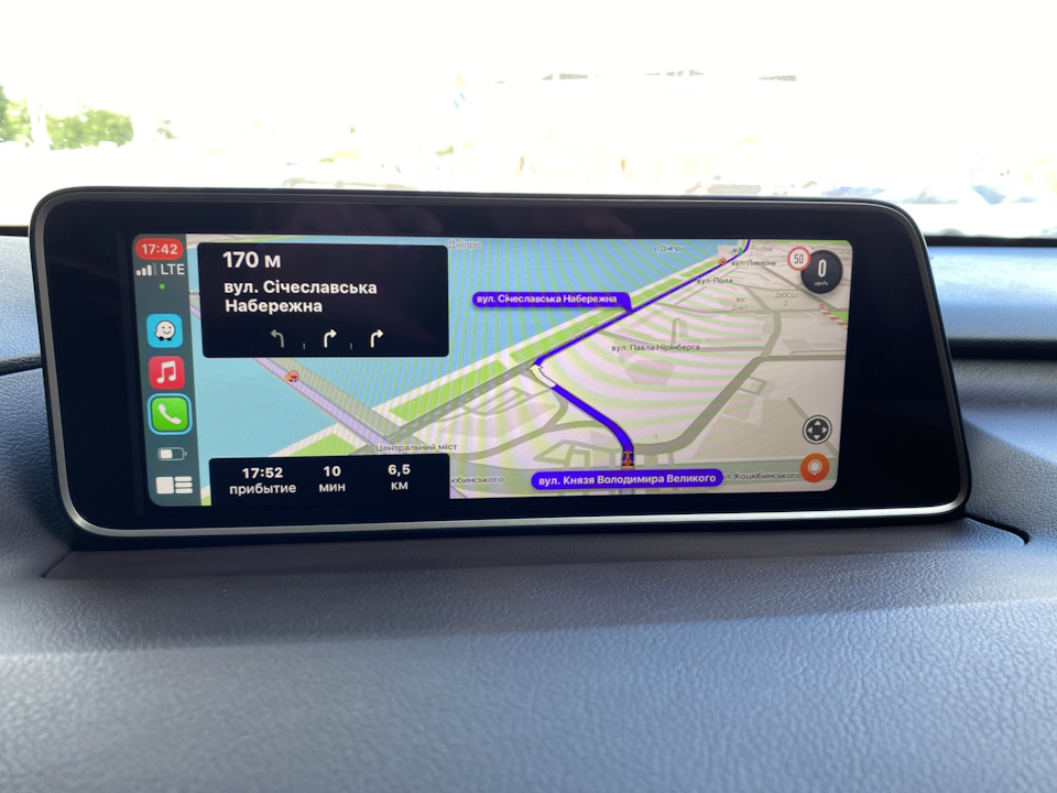 CarPlay на Lexus RX на місці 2