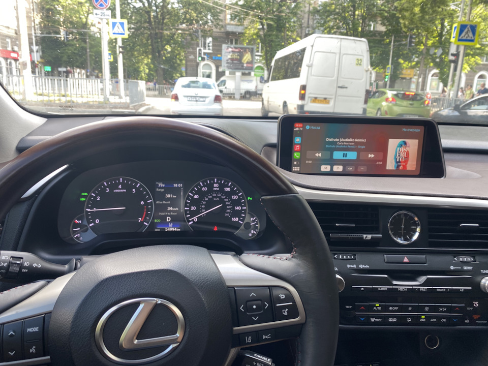 CarPlay на Lexus RX на місці 3